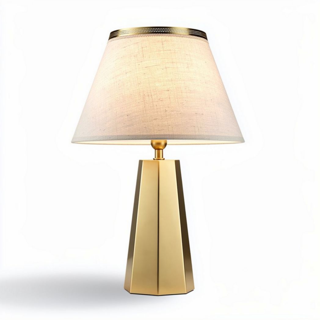 Lampada da tavolo in metallo dorato con paralume in tessuto bianco dimensioni 30 x 30 x 50cm